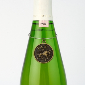 Dárkový přívěšek na láhev vína Býk 21.4 - 20.5