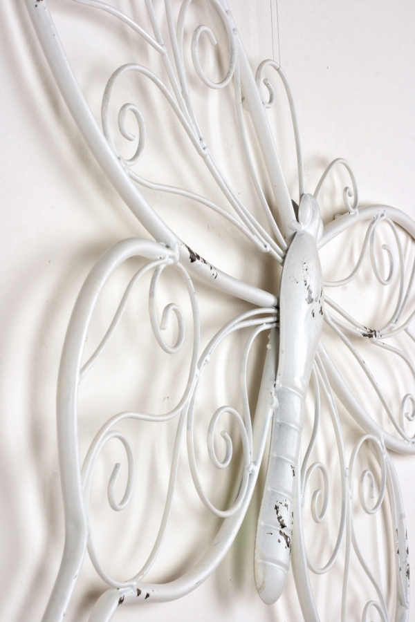 Dekorace na zeď motýl kovový bílý 46x28,5cm