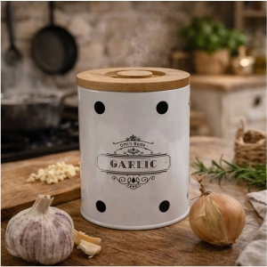 Plechová dóza na česnek GARLIC s bambusovým víkem 13 × 11 × 11 cm